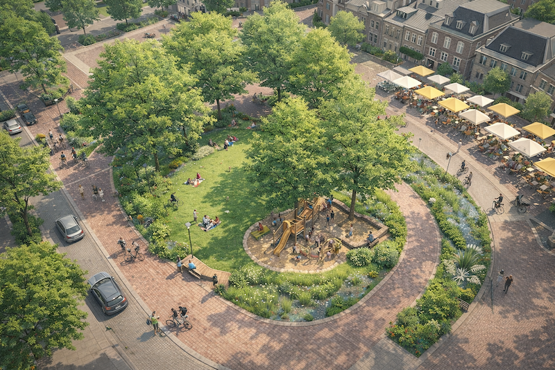 Luchtfoto van een levendig marktplein met terrassen onder gele parasols, een podium met publiek, veel bezoekers en rondom groenstroken en fietspaden.